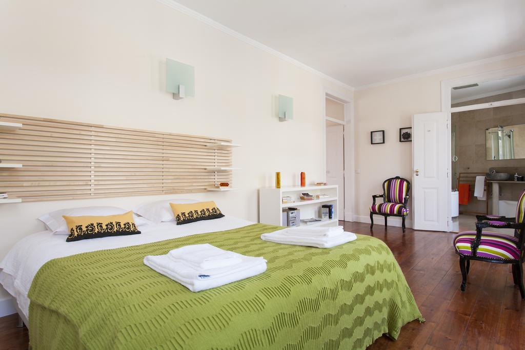 Joivy Spacious And Bright 1-Bed Flat With City Views In Lapa * Lissabon