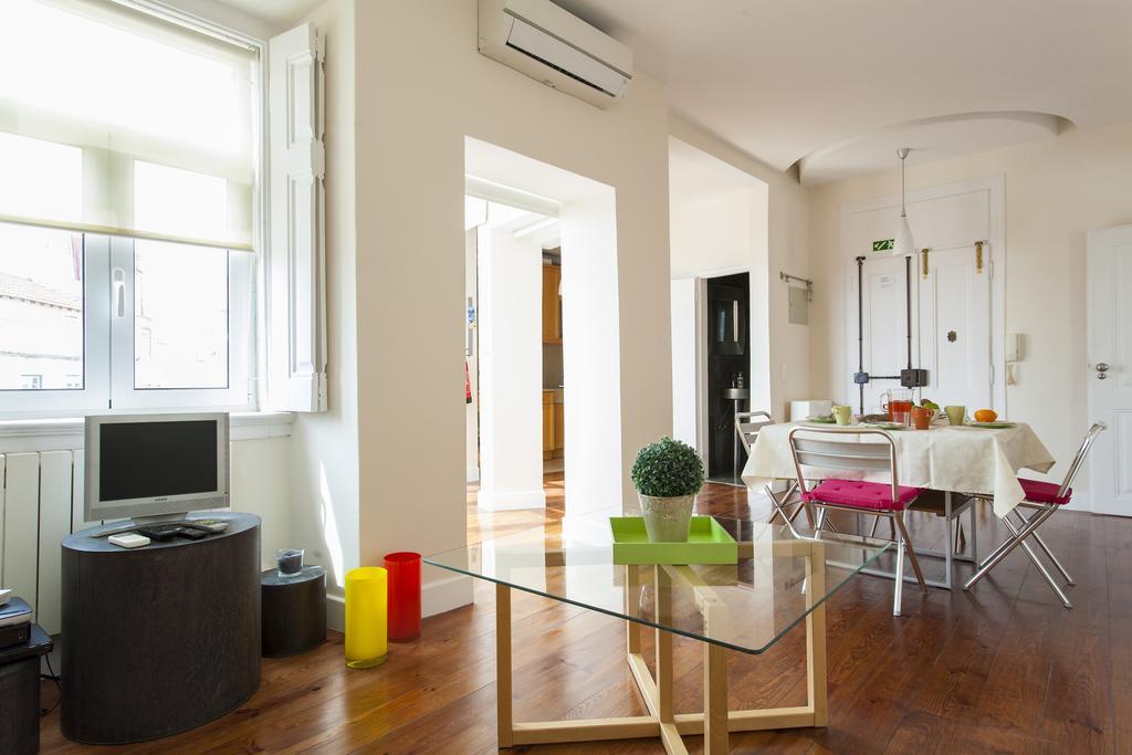 Joivy Spacious And Bright 1-Bed Flat With City Views In Lapa Apartment *