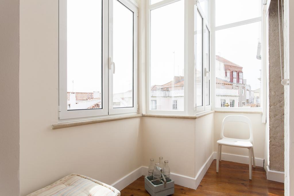 Joivy Spacious And Bright 1-Bed Flat With City Views In Lapa * Lissabon